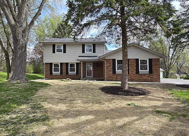 Property at 18700 Brookridge Dr, Brookfield, WI 53045, 3 beds, 2.5 baths
