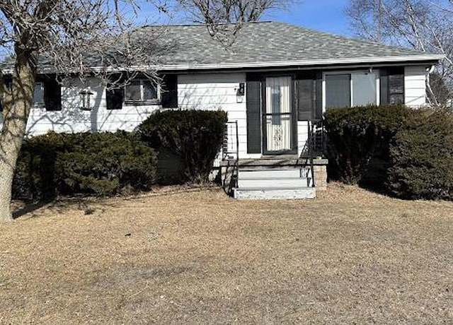 Property at 4124 Memorial Dr, Two Rivers, WI 54241, 3 beds, 1 bath