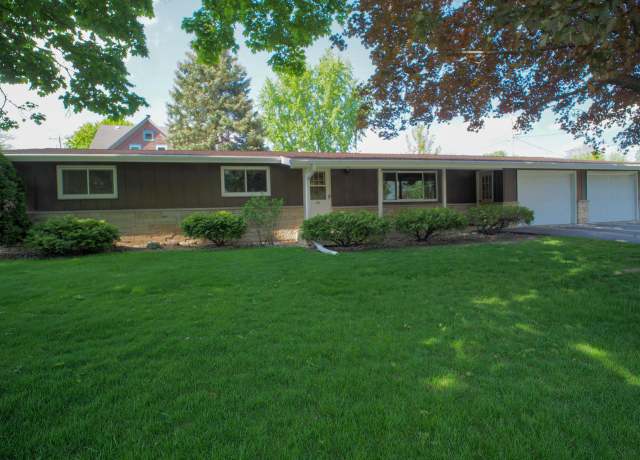 Property at 138 W Leonard St, Watertown, WI 53098, 3 beds, 2 baths