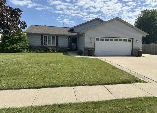 Property at 333 S Creek Dr, Elkhorn, WI 53121, 3 beds, 2 baths