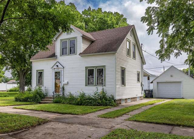 Property at 2115 15th Place South Pl, La Crosse, WI 54601, 2 beds, 1.5 baths