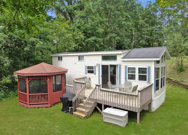 Property at S7855 Eagle Crest Dr, De Soto, WI 54624, 2 beds, 1 bath