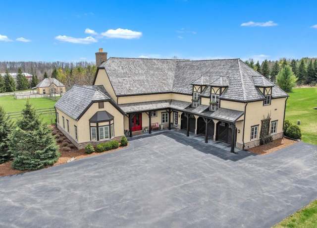 Property at 10475 W Hawthorne Rd, Mequon, WI 53097, 4 beds, 4 baths