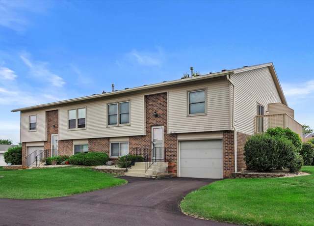 Property at 10340 W Parkwood Dr, Franklin, WI 53132, 2 beds, 2 baths