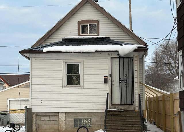 Property at 1944 N 26th St, Milwaukee, WI 53205, 4 beds, 1 bath
