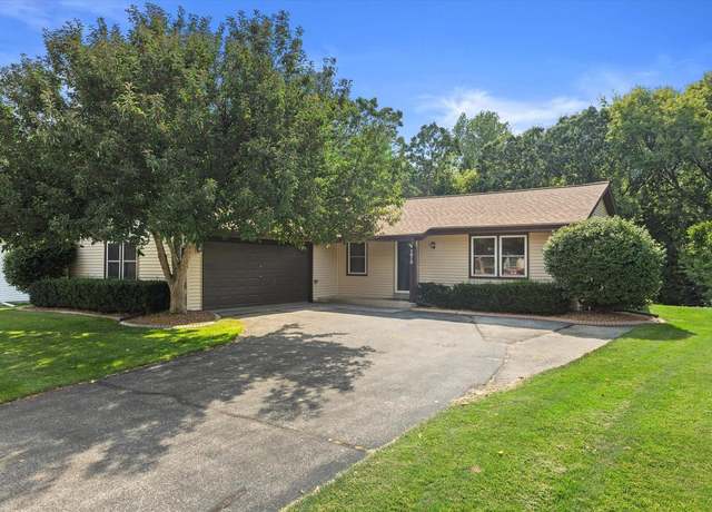 Property at 1010 Burrie Ln, Waukesha, WI 53188, 3 beds, 2.5 baths