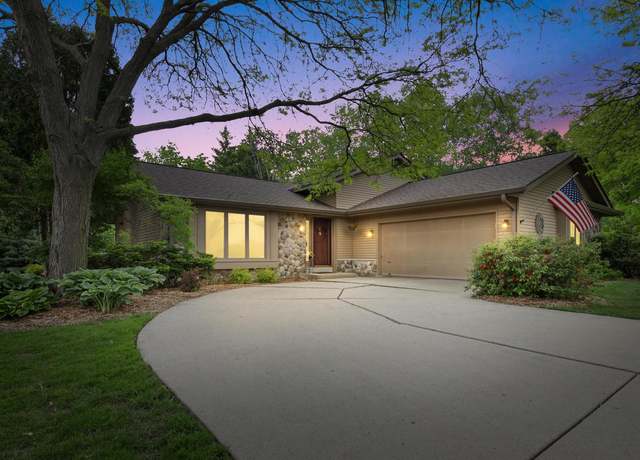 Property at 2820 S 152nd St, New Berlin, WI 53151, 4 beds, 2 baths