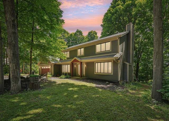 Property at W222N2872 Timberwood Ct, Waukesha, WI 53186, 4 beds, 3.5 baths