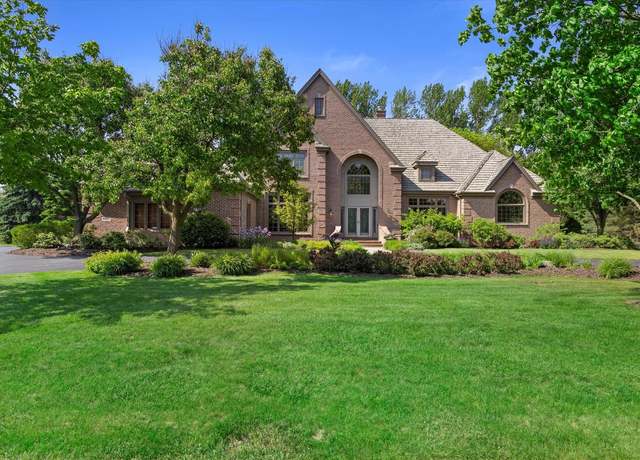 Property at 10625 N Pine Ridge Dr, Mequon, WI 53092, 5 beds, 5.5 baths