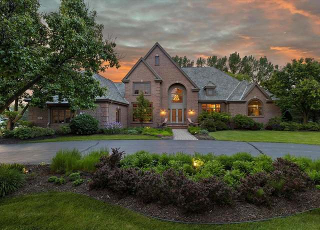 Property at 10625 N Pine Ridge Dr, Mequon, WI 53092, 5 beds, 5.5 baths