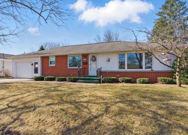 Property at 2121 Richmond Ave, Manitowoc, WI 54220, 3 beds, 2.5 baths
