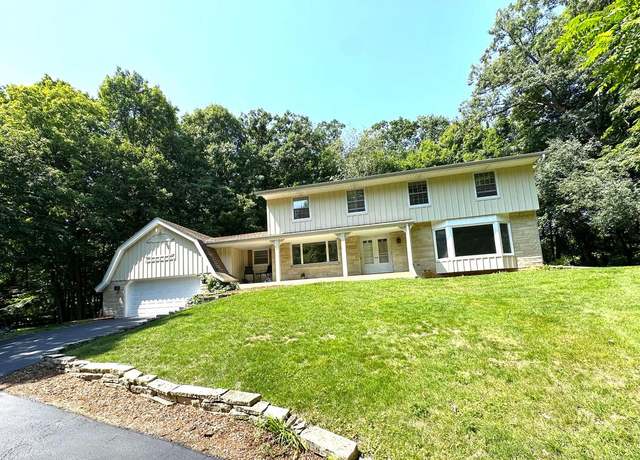 Property at 1325 Valley Ridge Dr, Brookfield, WI 53005, 5 beds, 2.5 baths