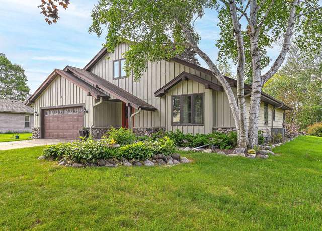Property at 7701 W Coventry Dr, Franklin, WI 53132, 3 beds, 2 baths