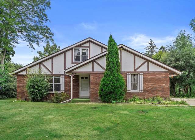 Property at 14622 W Woodland Dr, New Berlin, WI 53151, 3 beds, 2 baths