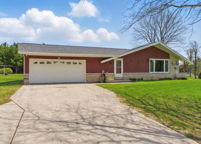 Property at 3615 S 26th St, Manitowoc, WI 54220, 3 beds, 1.5 baths