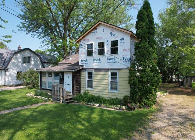 Property at 334 Lawn St, Hartland, WI 53029, 3 beds, 1 bath