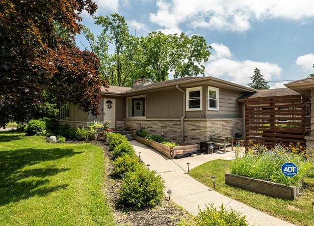 Property at 10015 W Glendale Ave, Wauwatosa, WI 53225, 3 beds, 1 bath