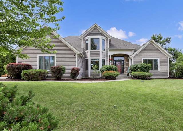 Property at 3229 S Highpointe Dr, New Berlin, WI 53151, 3 beds, 3.5 baths