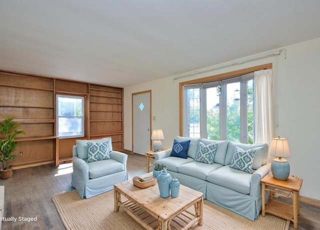Property at 19014 W Linnie Lac Pl, New Berlin, WI 53146, 2 beds, 1 bath