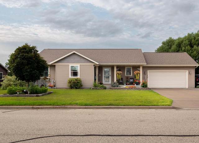 Property at 1960 Cedarwood Ave, Sparta, WI 54656, 5 beds, 3 baths