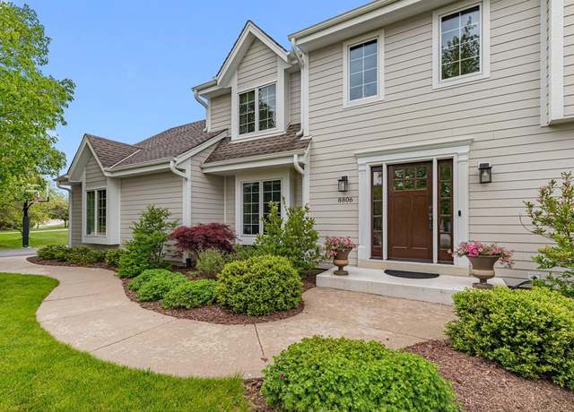 Property at 8806 W Daventry Rd, Mequon, WI 53097, 4 beds, 2.5 baths