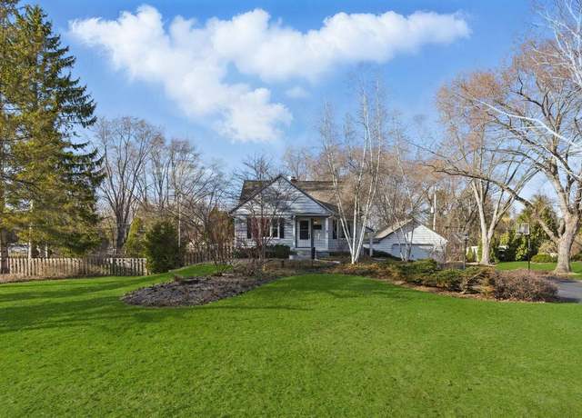 Property at 5620 W Sherwood Dr, Mequon, WI 53092, 3 beds, 2.5 baths