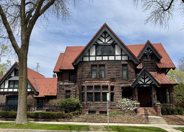 Property at 2701 N Lake Dr, Milwaukee, WI 53211, 6 beds, 5 baths