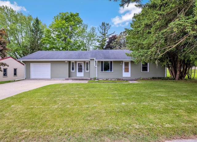 Property at 2353 Chestnut St, West Bend, WI 53095, 2 beds, 1 bath