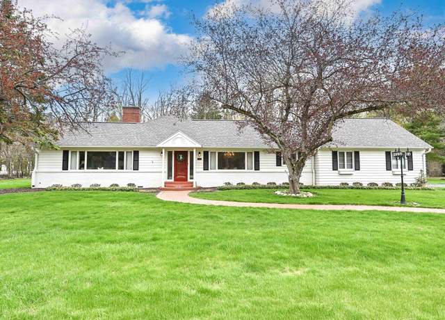 Property at 1211 E Donges Ct, Bayside, WI 53217, 3 beds, 2.5 baths