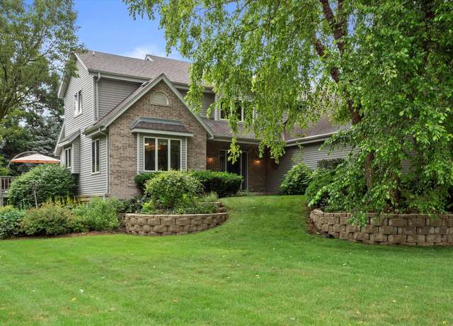 Property at W274N486 Hilltop Dr, Waukesha, WI 53188, 3 beds, 3.5 baths