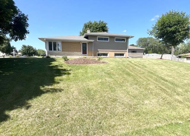 Property at 8024 N Grandview Dr, Brown Deer, WI 53223, 4 beds, 3 baths