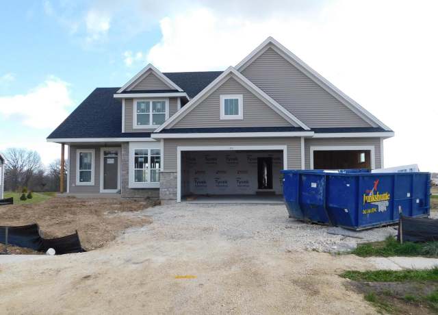 Property at 804 Kohlwey Dr, Grafton, WI 53024, 4 beds, 2.5 baths