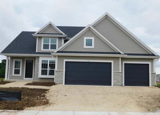 Property at 804 Kohlwey Dr, Grafton, WI 53024, 4 beds, 2.5 baths