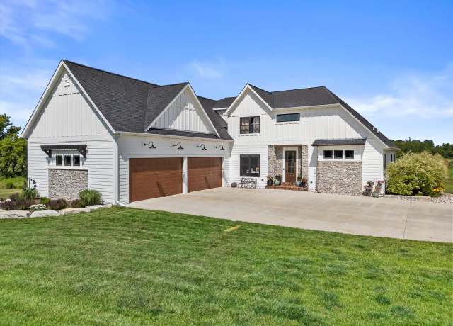 Property at S53W26764 Gemstone Ct, Waukesha, WI 53189, 6 beds, 3.5 baths