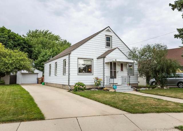 Property at 7522 25th Ave, Kenosha, WI 53143, 3 beds, 2 baths