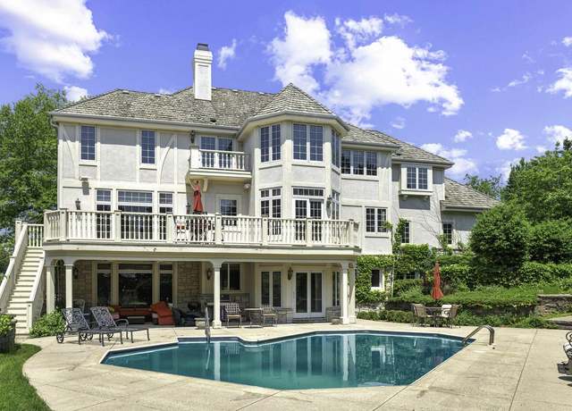Property at 904 N Ponderosa Dr, Hartland, WI 53029, 4 beds, 4.5 baths