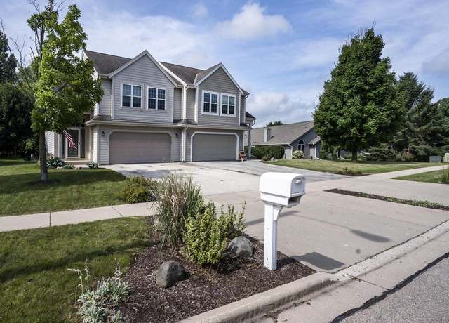 Property at 1406 S Silverbrook Dr, West Bend, WI 53095, 3 beds, 2 baths