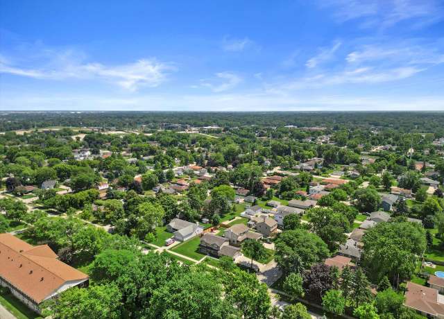 Property at 4901 W Maple Leaf Cir, Milwaukee, WI 53220, 3 beds, 2 baths