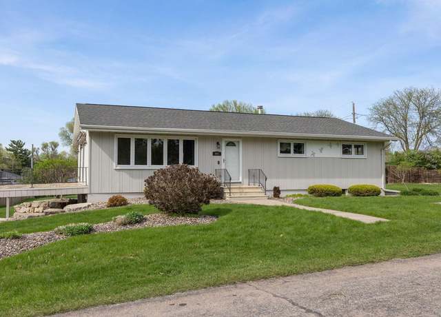 Property at 907 Lancaster St, La Crosse, WI 54603, 3 beds, 2.5 baths