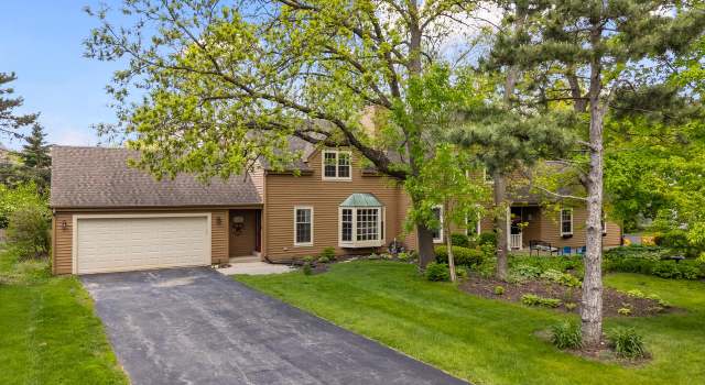 Photo of 4055 Stonewood Ct, Brookfield, WI 53045