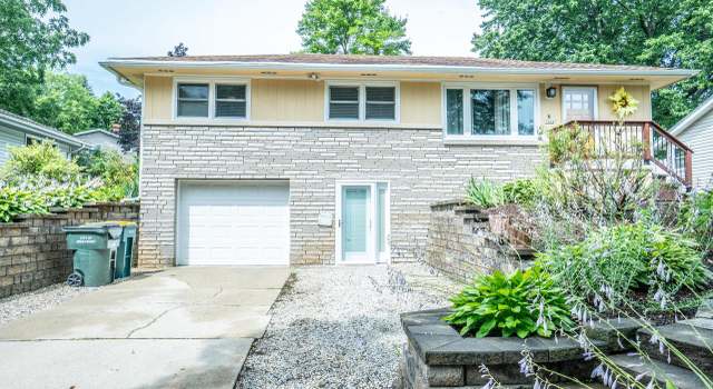 Photo of 1924 Fairview Dr, West Bend, WI 53090