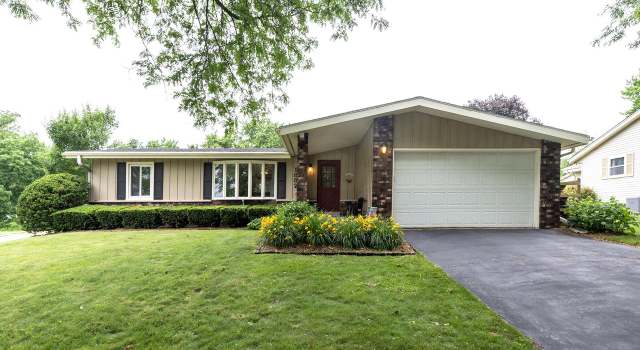 Photo of 1882 Davis Ln, Waukesha, WI 53189