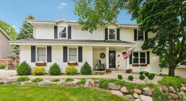 Photo of 2924 Minot Ln, Waukesha, WI 53188