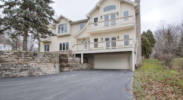 Photo of 736 Pinetree Ln, Lake Geneva, WI 53147