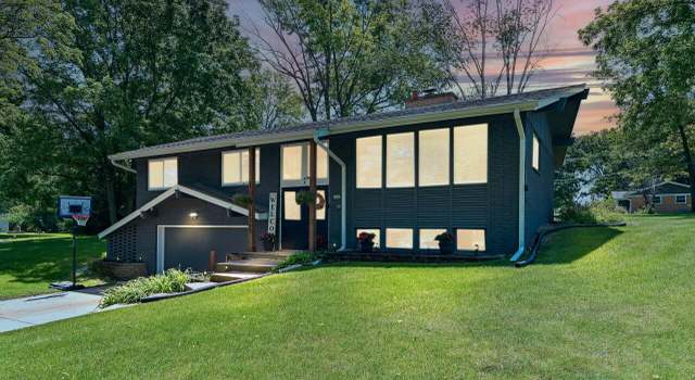 Photo of 18365 Arden Ave, Brookfield, WI 53045