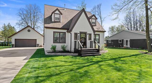 Photo of 1121 W Bell Ave, Howards Grove, WI 53083