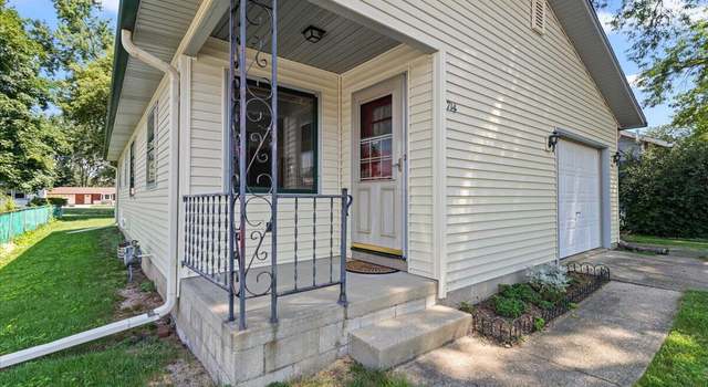 Photo of 714 E Roland St, Oconomowoc, WI 53066