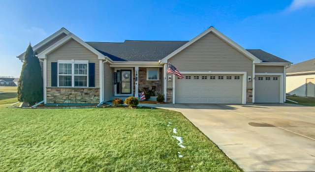 Photo of N8075 Woody Ln, Ixonia, WI 53036