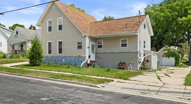 Photo of 504 First St, Hartford, WI 53027