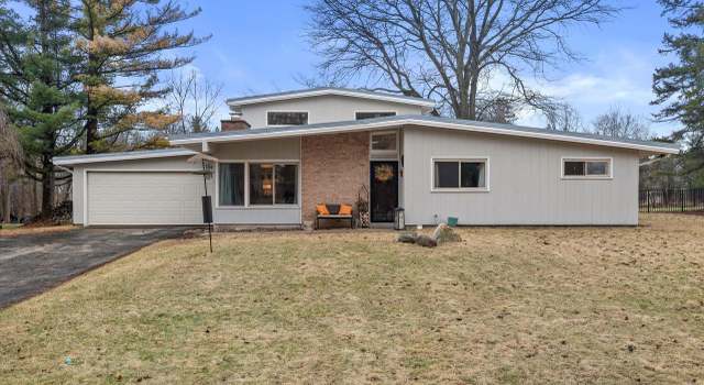 Photo of 3103 W Riverland Dr, Mequon, WI 53092